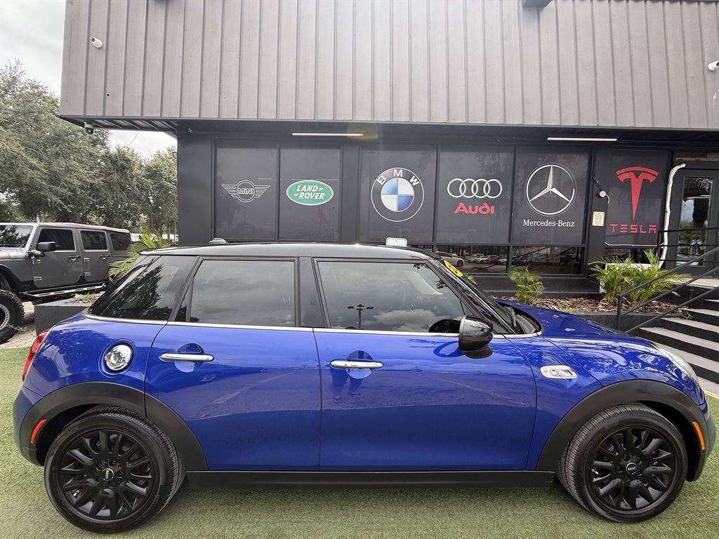 2021 MINI Hardtop - $17,995
