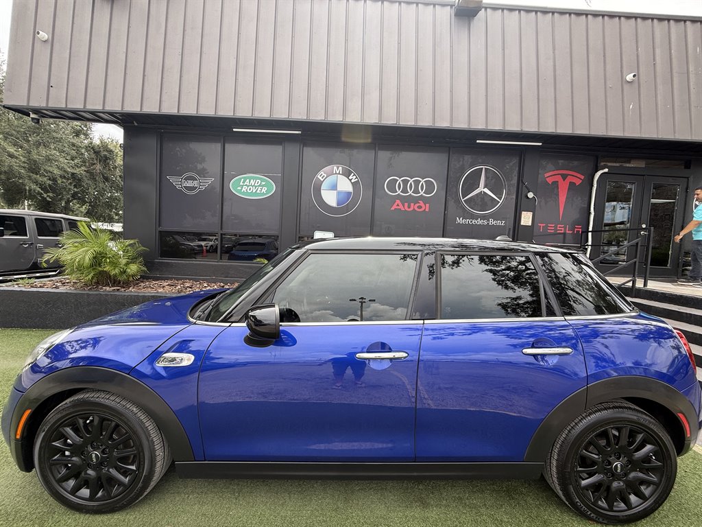 2021 MINI Hardtop - $17,995