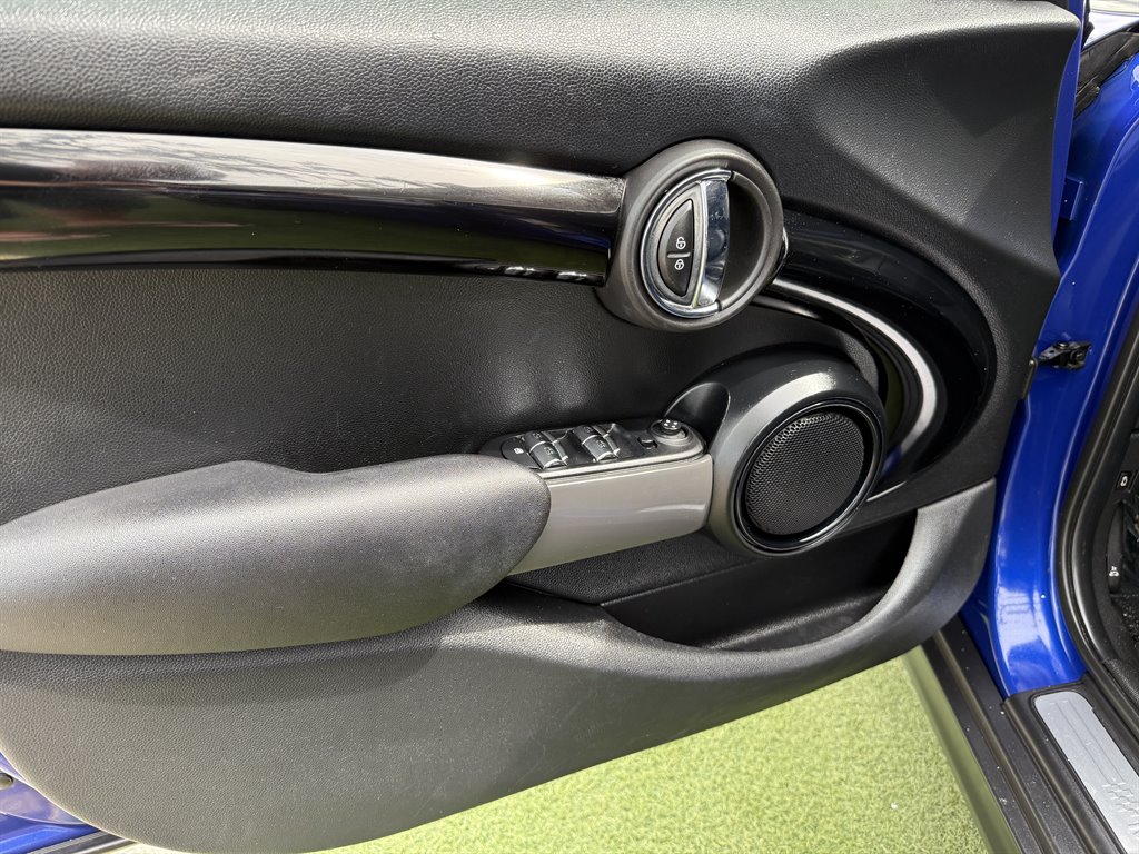 2021 MINI Hardtop - $17,995