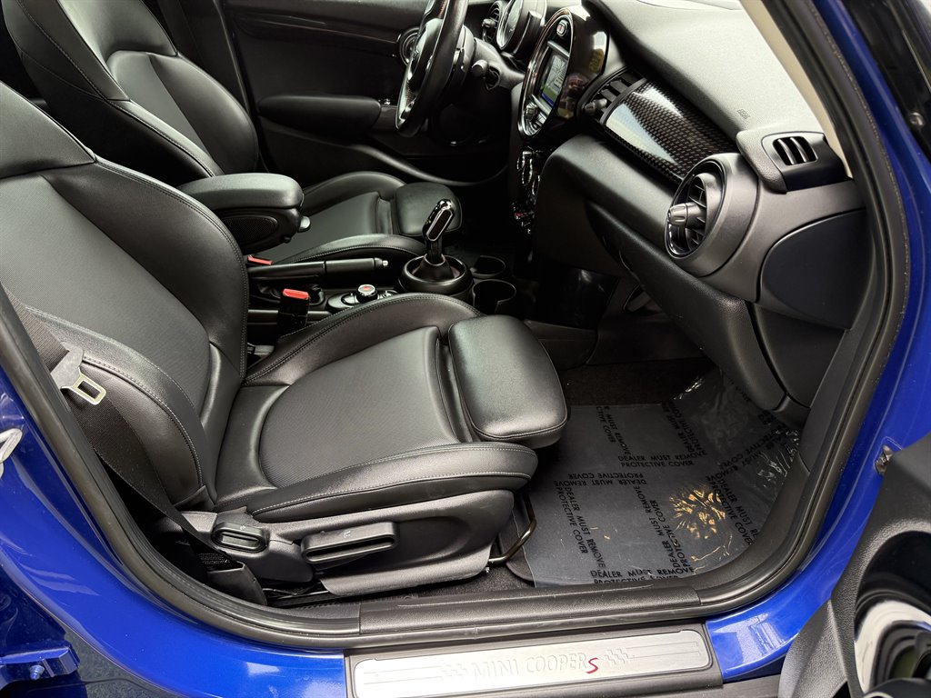 2021 MINI Hardtop - $17,995