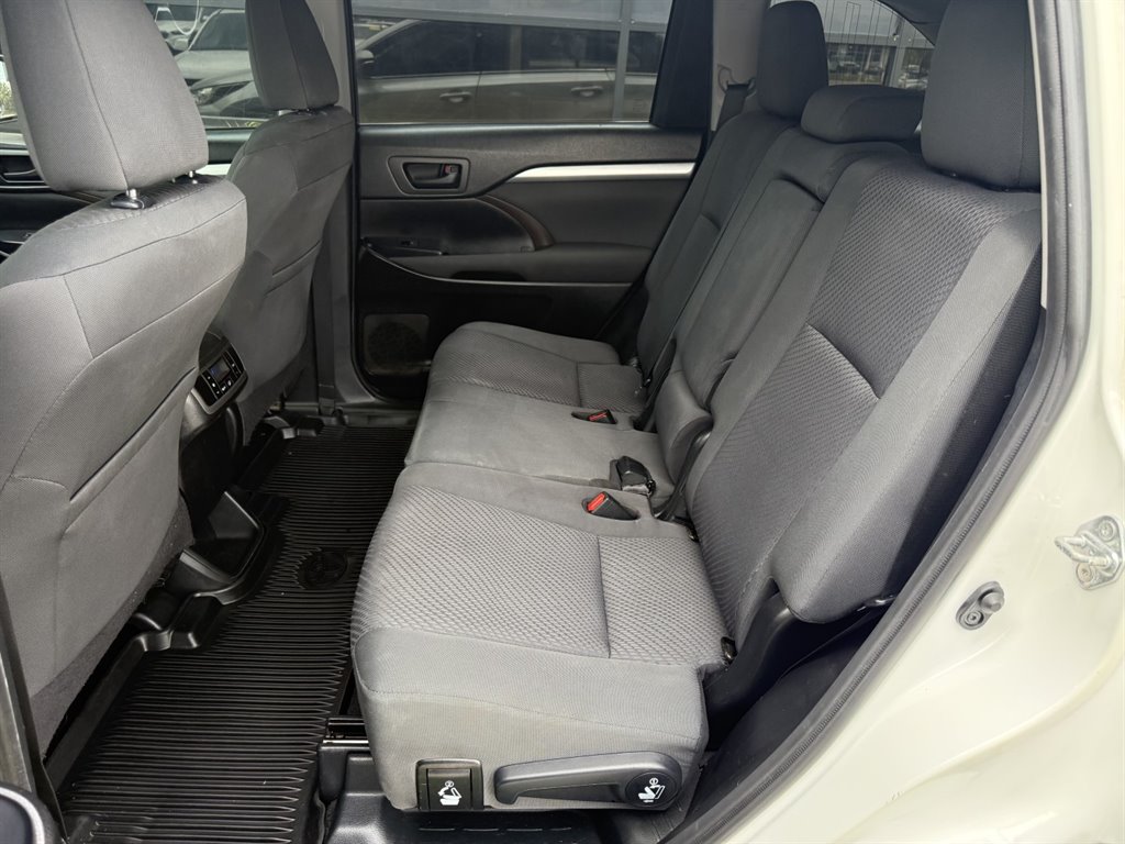 2019 Toyota Highlander - $24,995
