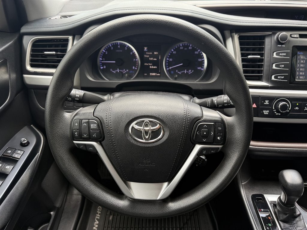 2019 Toyota Highlander - $24,995