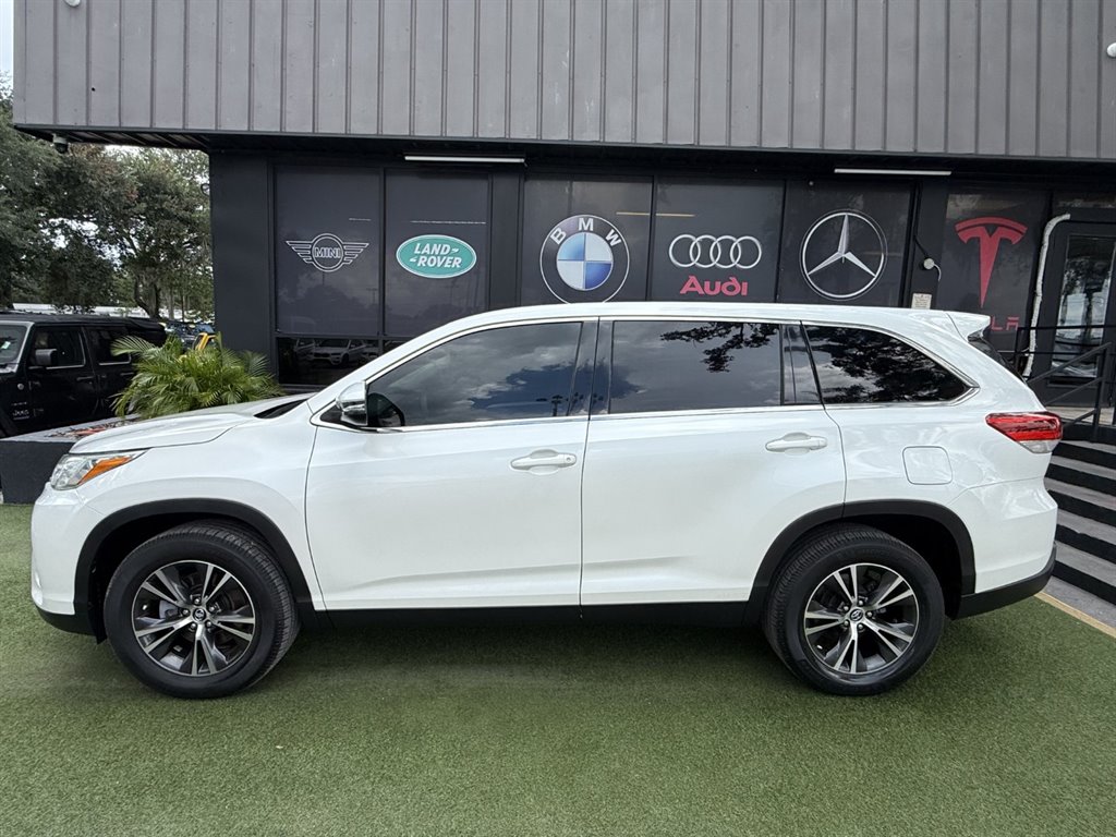 2019 Toyota Highlander - $24,995