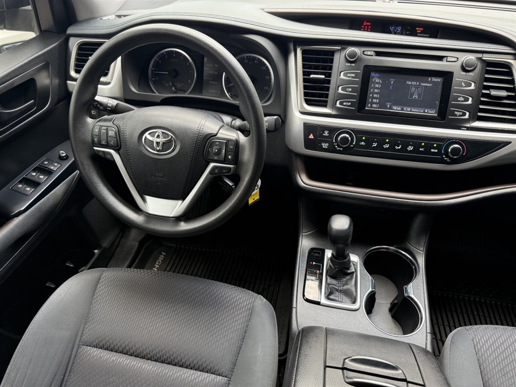 2019 Toyota Highlander - $24,995