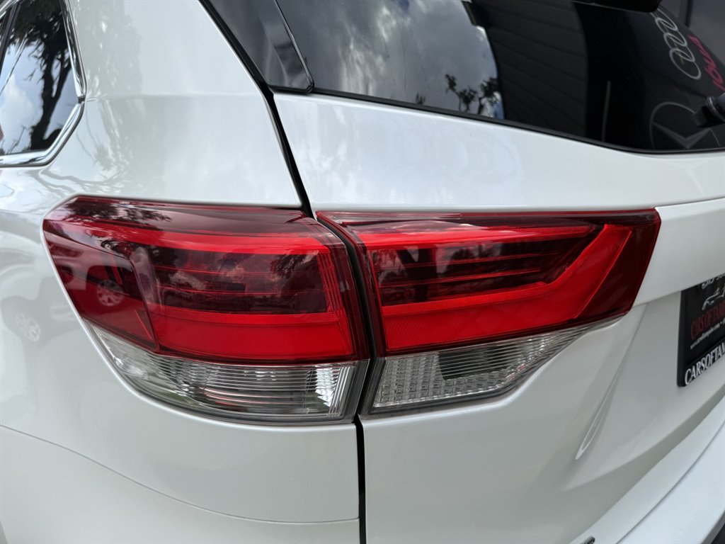 2019 Toyota Highlander - $24,995