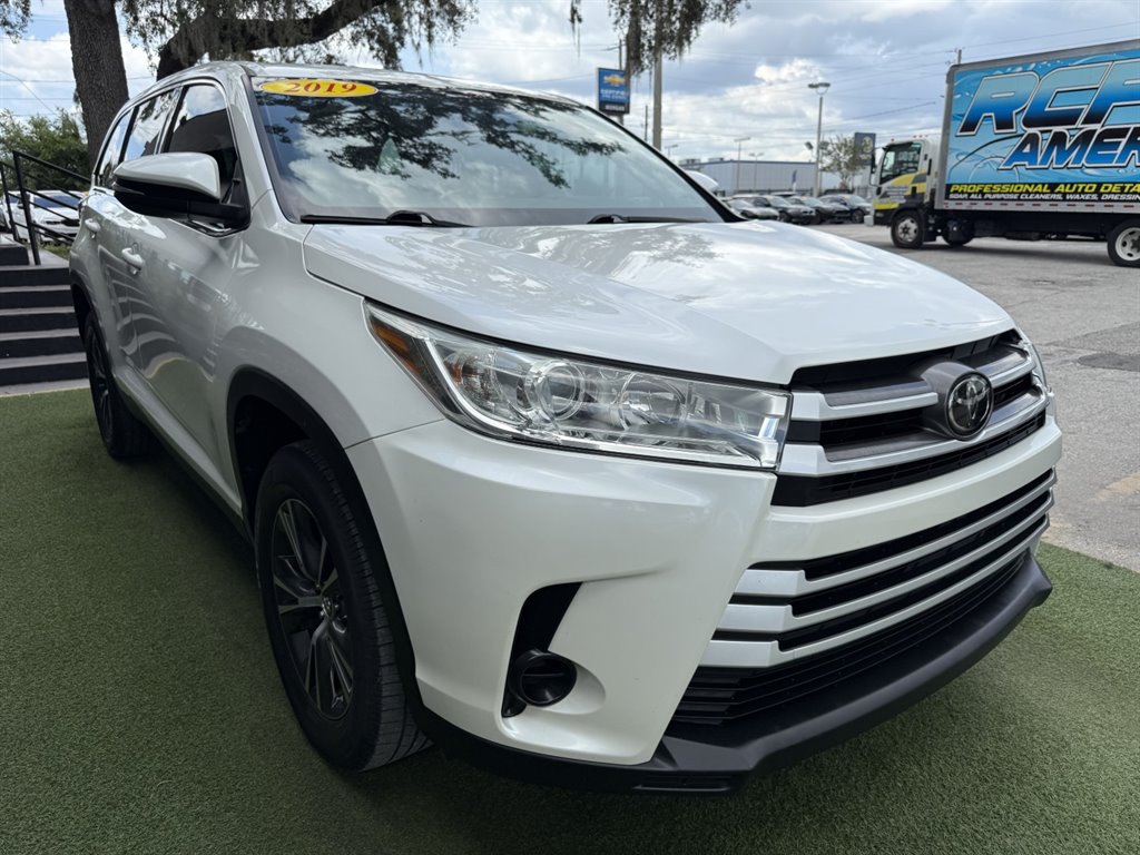 2019 Toyota Highlander - $24,995