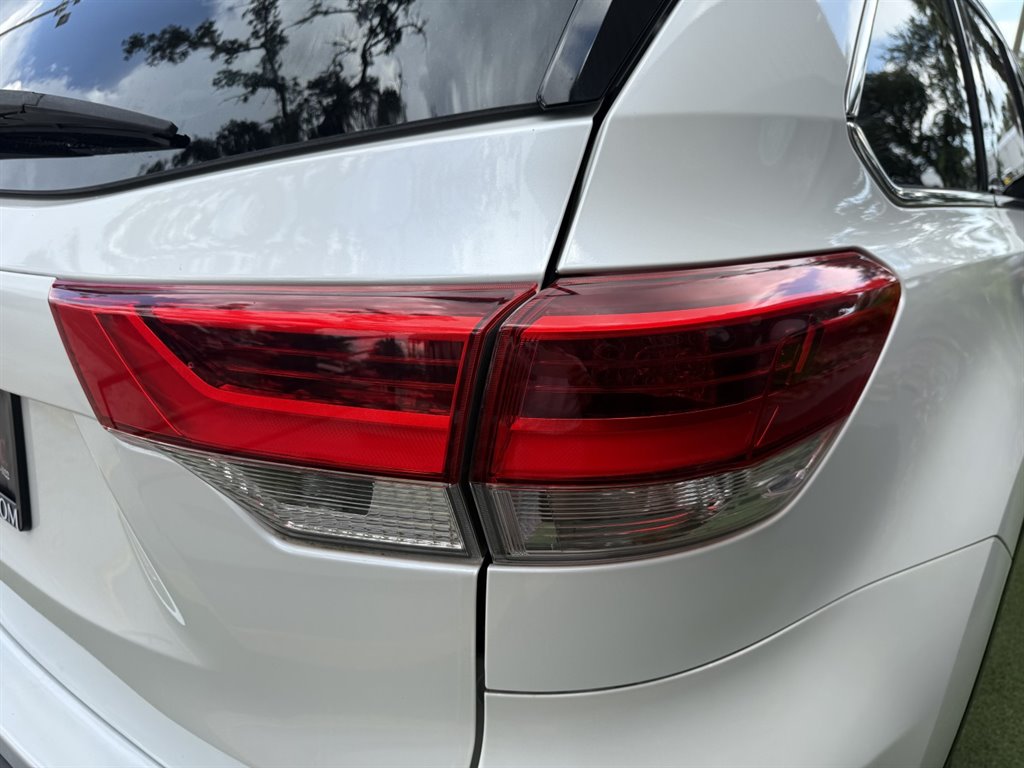 2019 Toyota Highlander - $24,995