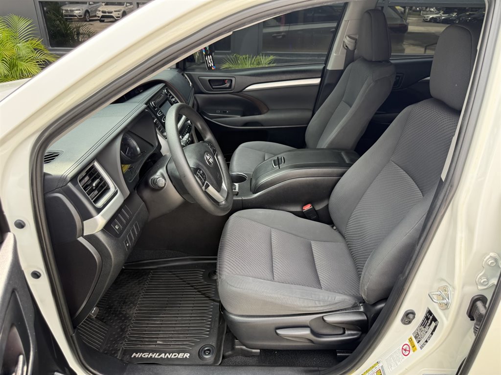 2019 Toyota Highlander - $24,995