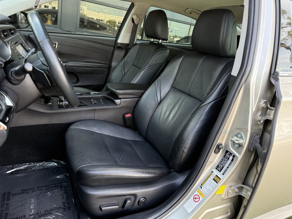 2016 Toyota Avalon - $19,995