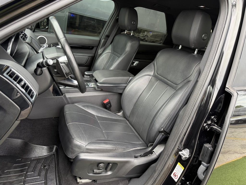 2019 Land Rover Discovery - $17,995