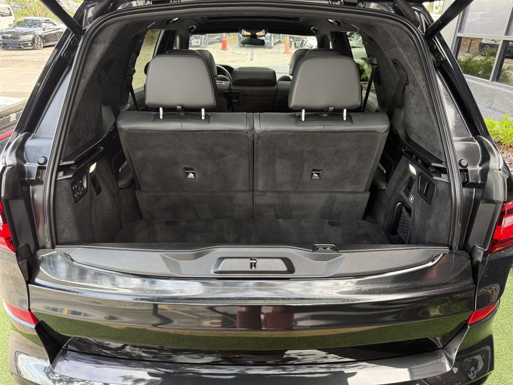 2022 BMW X7 - $39,995