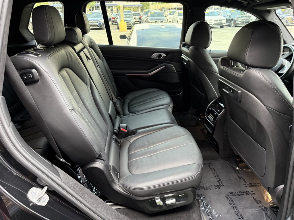 2022 BMW X7 - $39,995