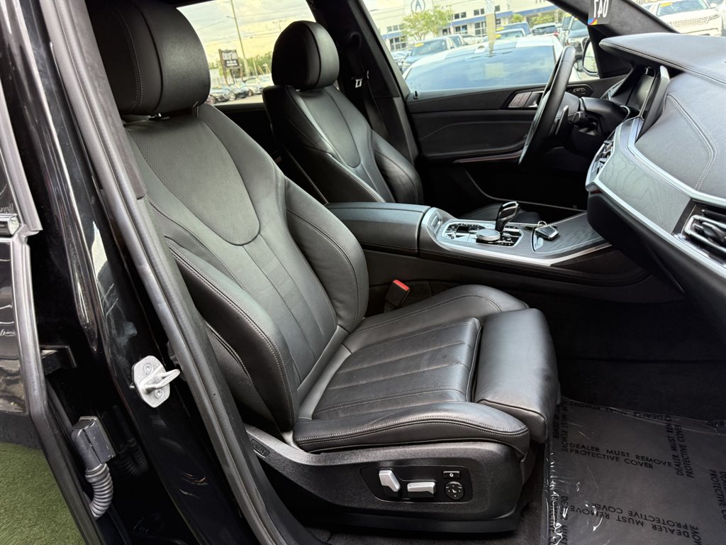 2022 BMW X7 - $39,995