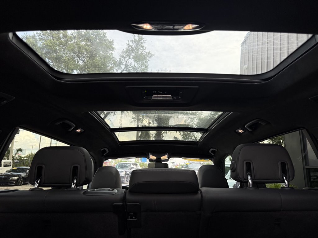 2022 BMW X7 - $39,995