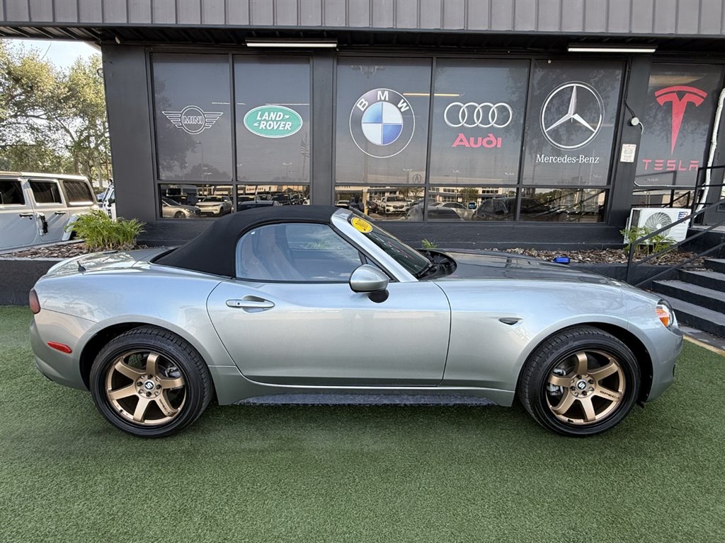 2017 FIAT 124 Spider - $20,995