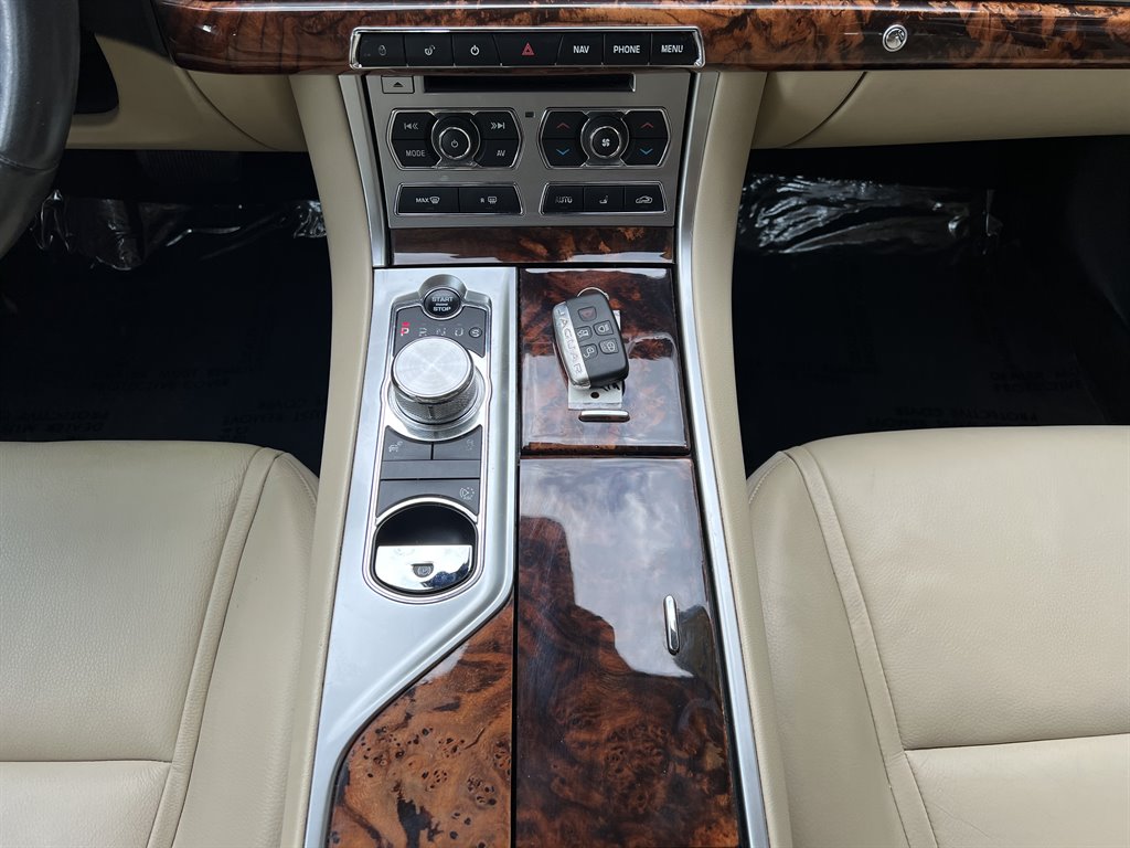 2015 Jaguar XF Premium photo