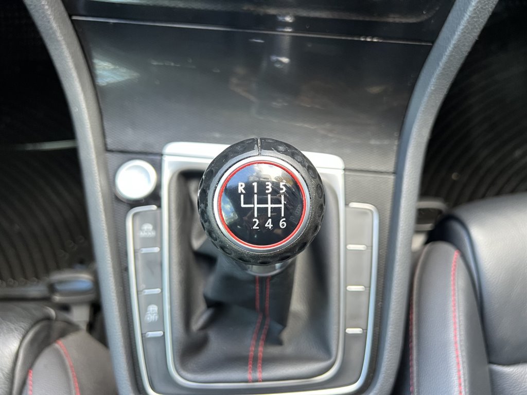 2015 Volkswagen GTI SE photo