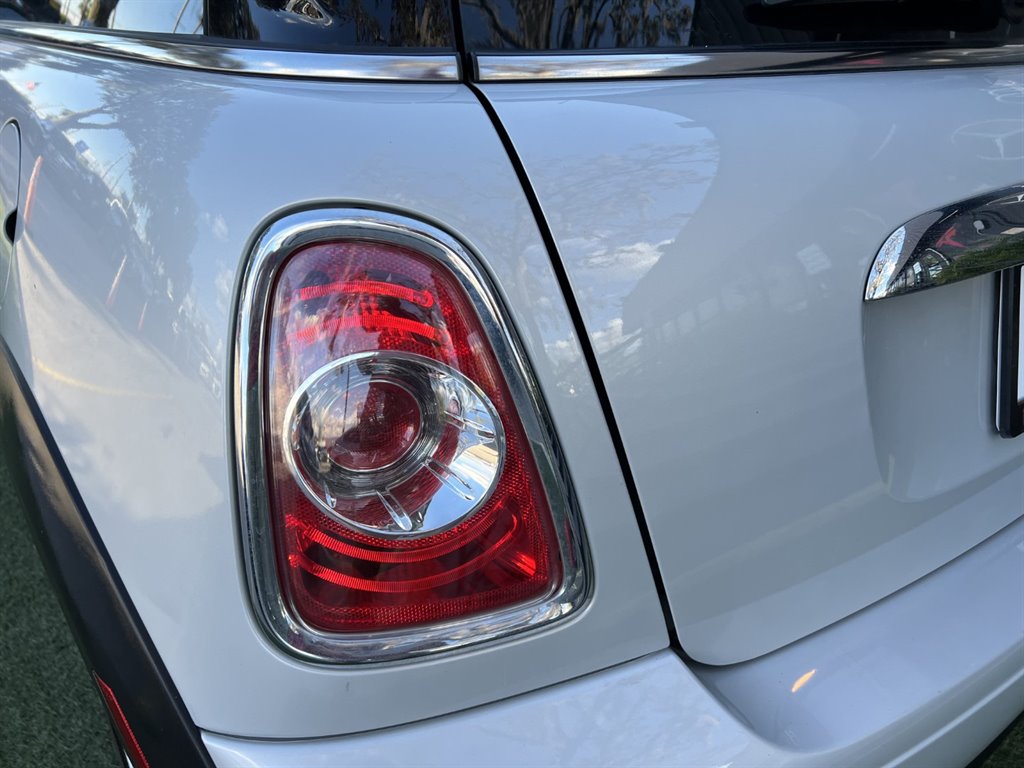2012 MINI Hardtop Hatchback - $12,995