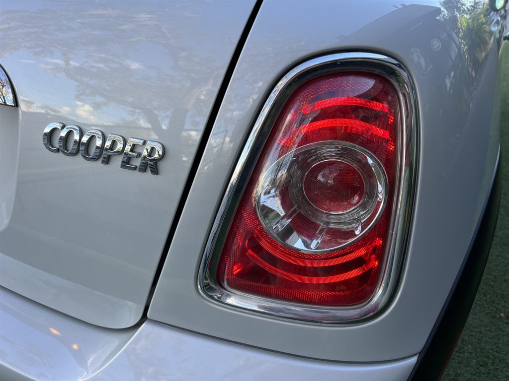 2012 MINI Hardtop Hatchback - $12,995