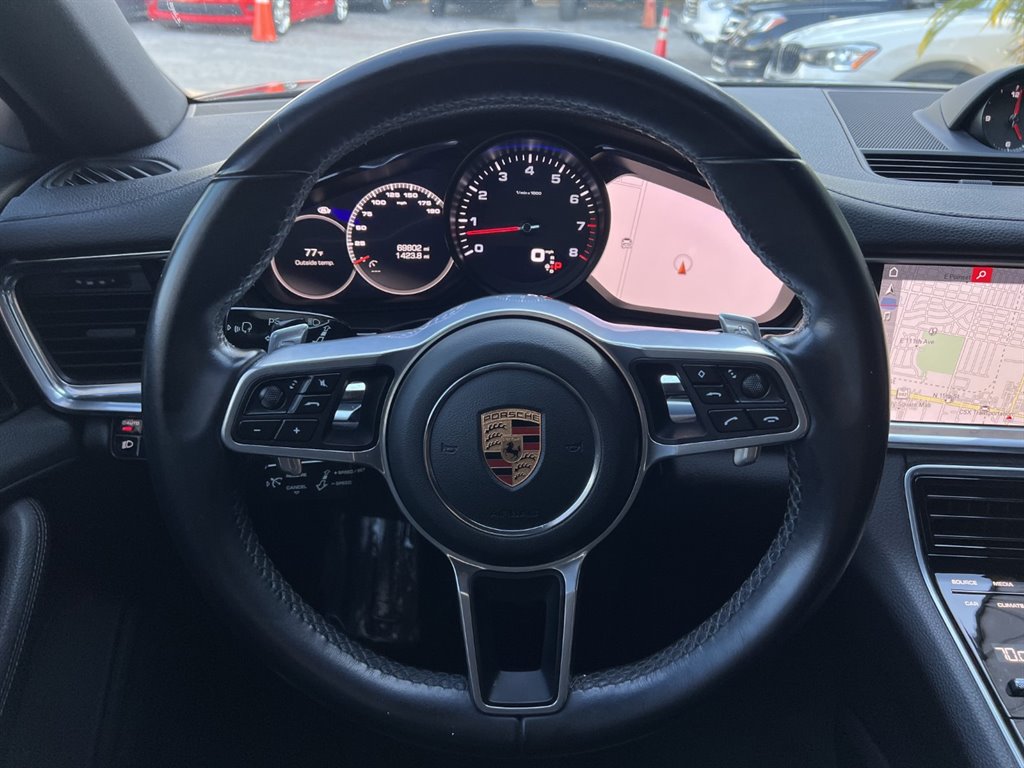 2018 Porsche Panamera  photo