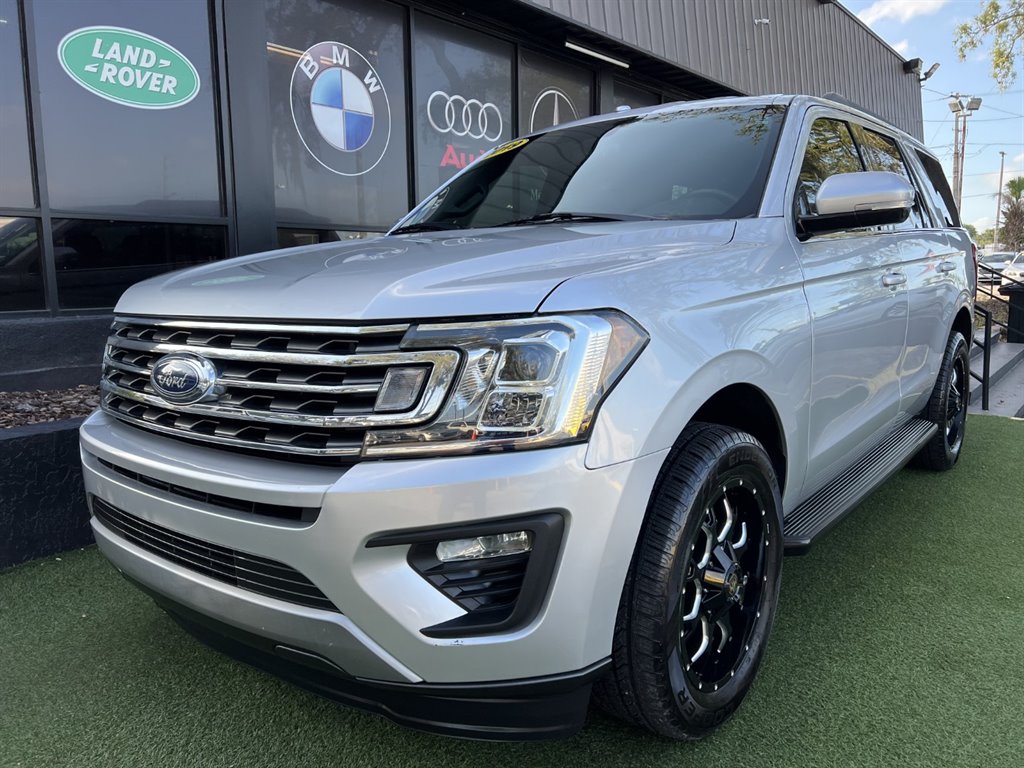 The 2019 Ford Expedition XLT photos