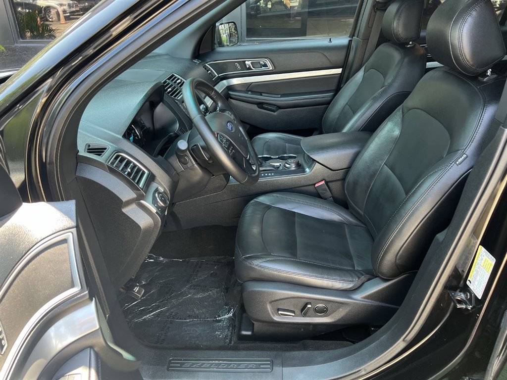 2016 Ford Explorer XLT photo