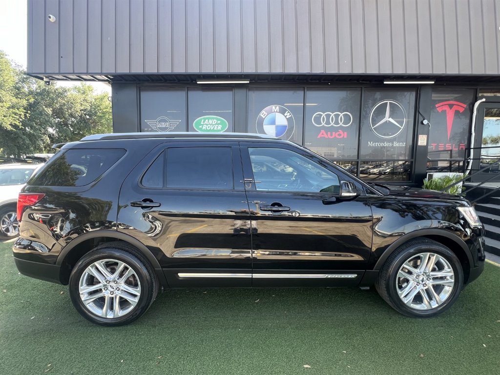 2016 Ford Explorer XLT photo