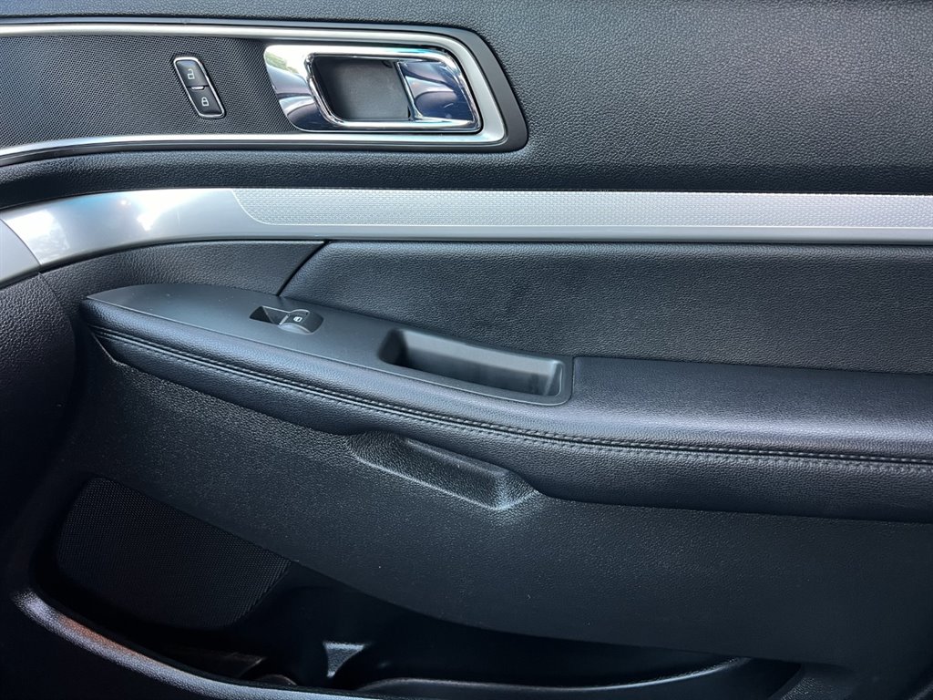 2016 Ford Explorer XLT photo