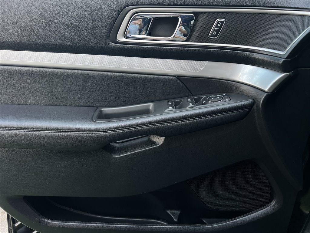 2016 Ford Explorer XLT photo