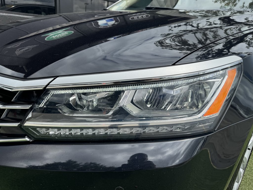 2018 Volkswagen Passat SE photo