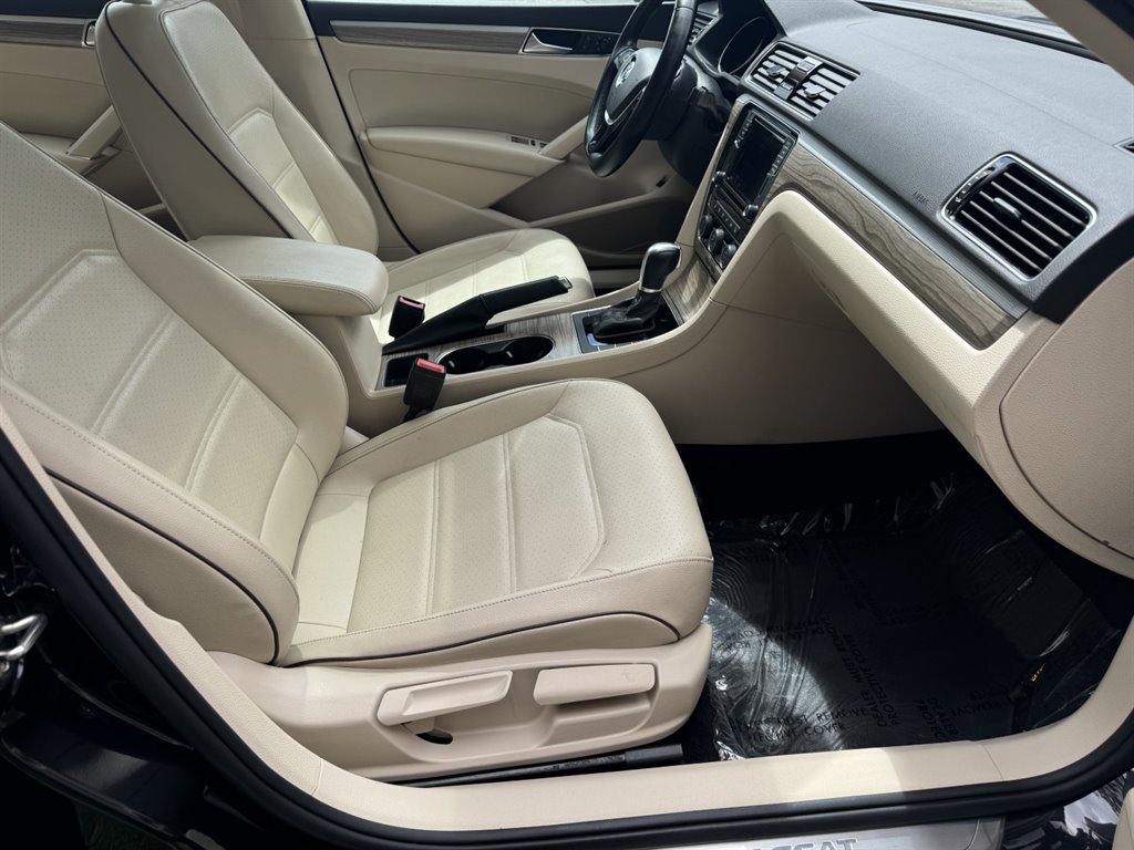 2018 Volkswagen Passat SE photo