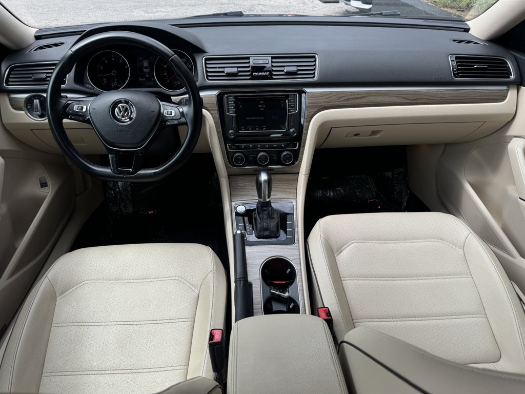 2018 Volkswagen Passat SE photo