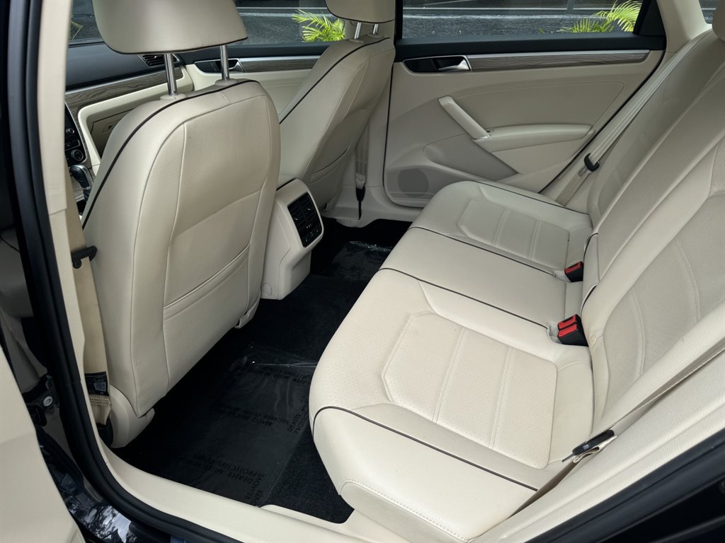 2018 Volkswagen Passat SE photo
