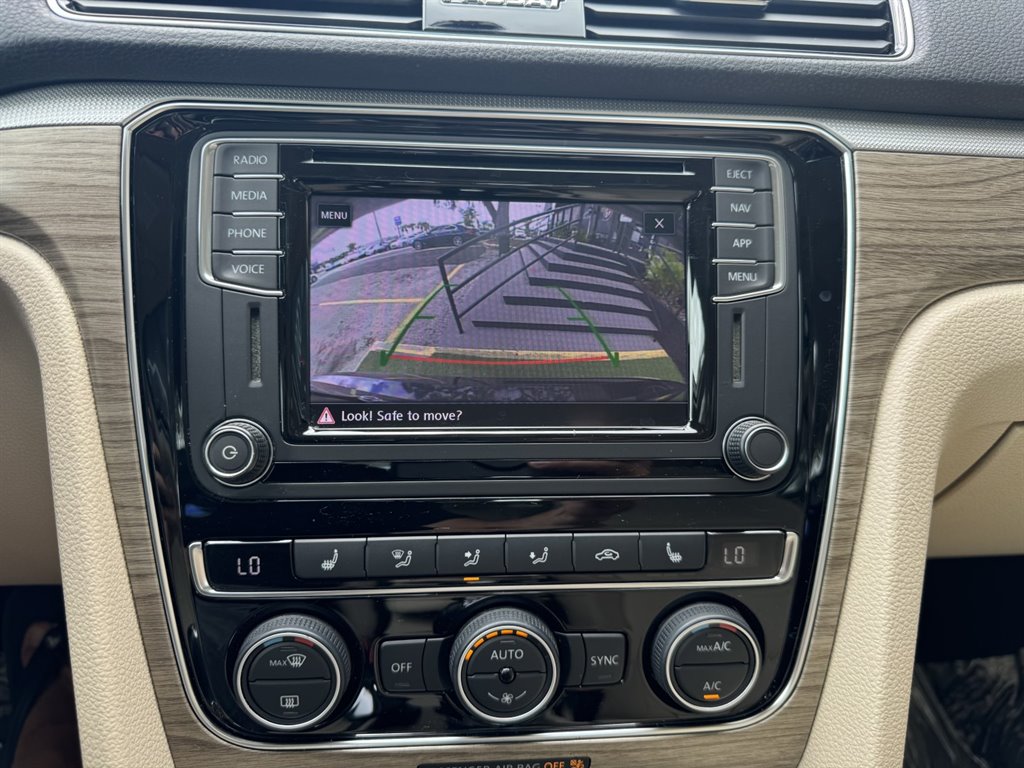 2018 Volkswagen Passat SE photo