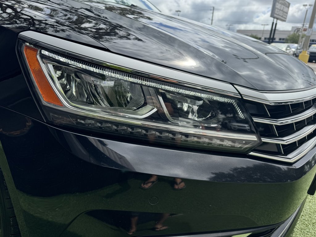 2018 Volkswagen Passat SE photo