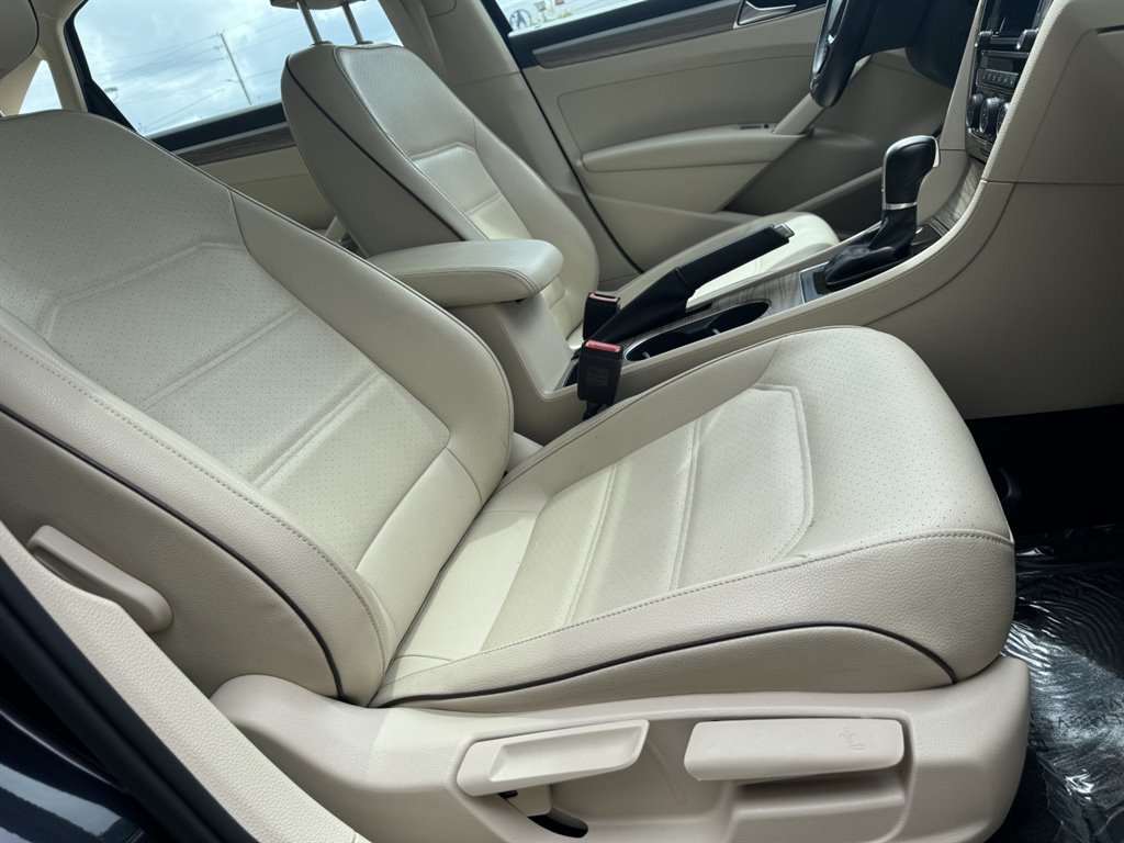 2018 Volkswagen Passat SE photo