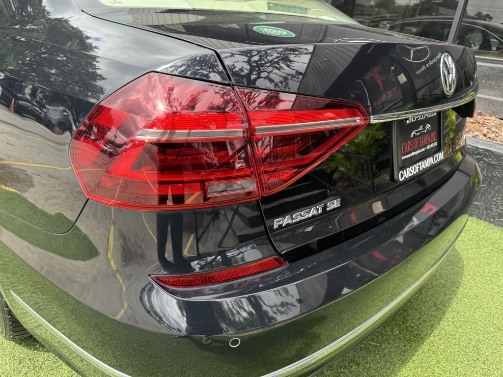 2018 Volkswagen Passat SE photo
