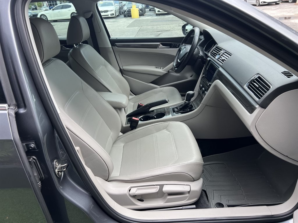 2017 Volkswagen Passat SE photo