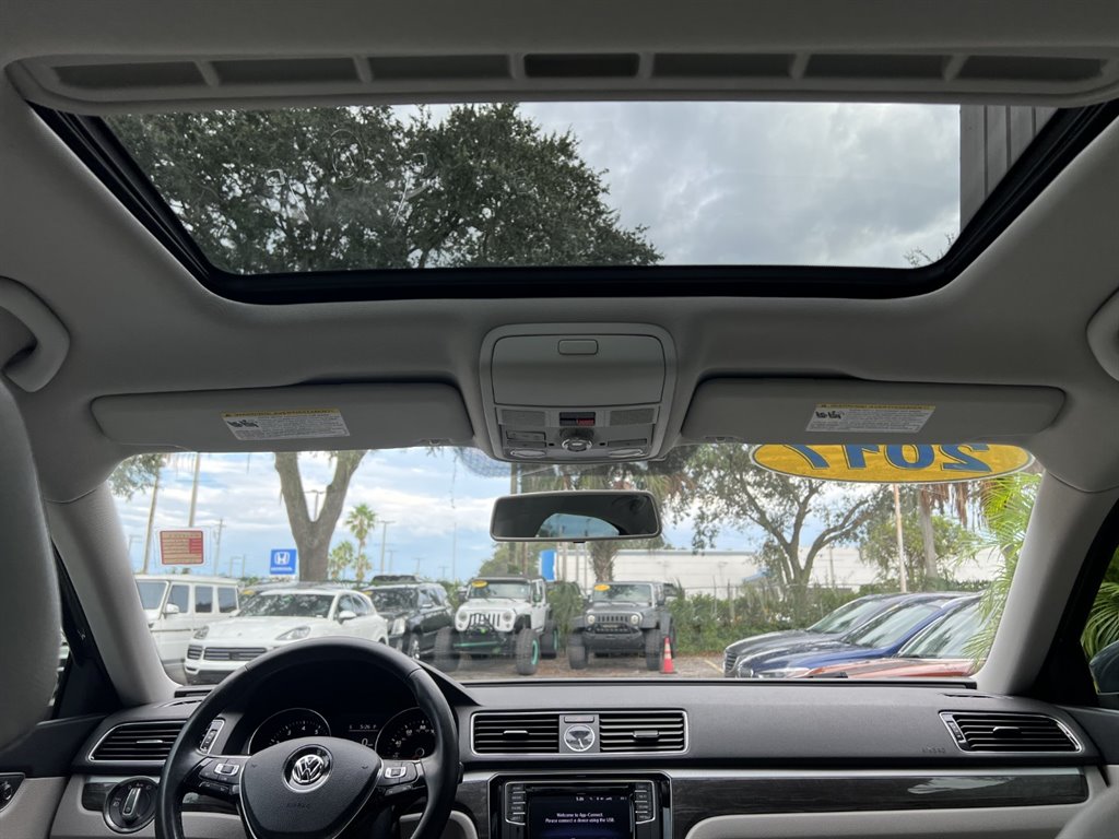 2017 Volkswagen Passat SE photo