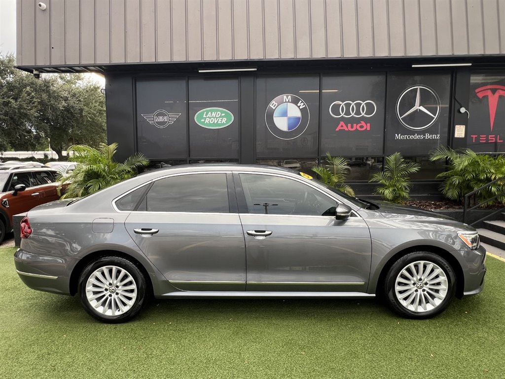 2017 Volkswagen Passat SE photo