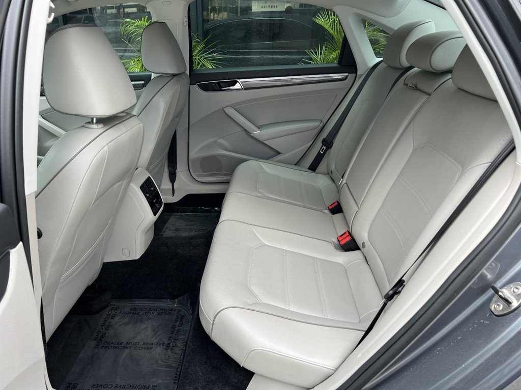 2017 Volkswagen Passat SE photo