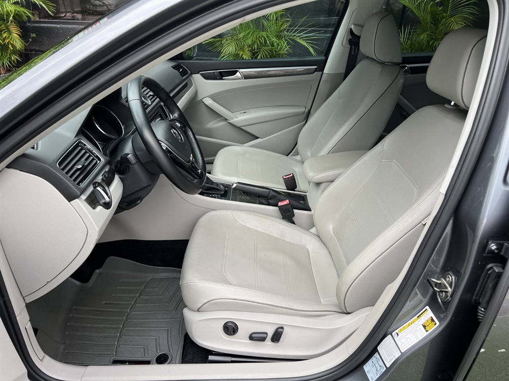 2017 Volkswagen Passat SE photo