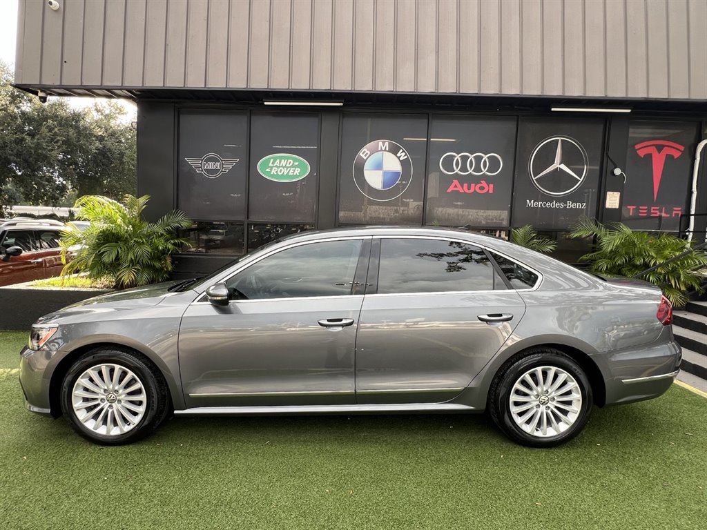 2017 Volkswagen Passat SE photo
