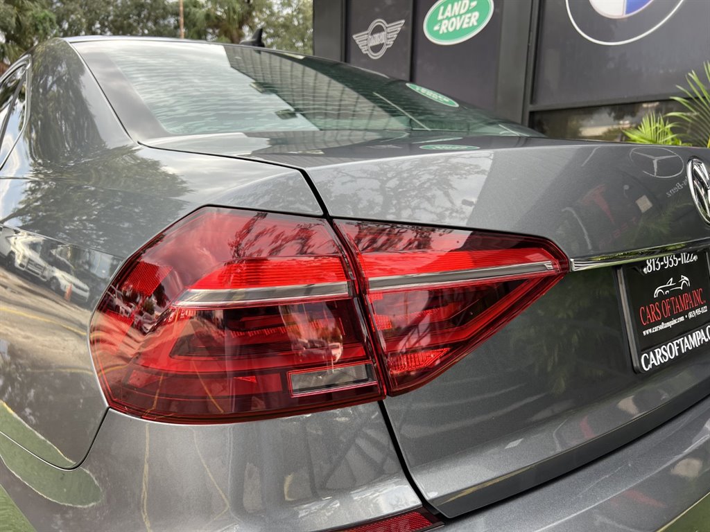 2017 Volkswagen Passat SE photo