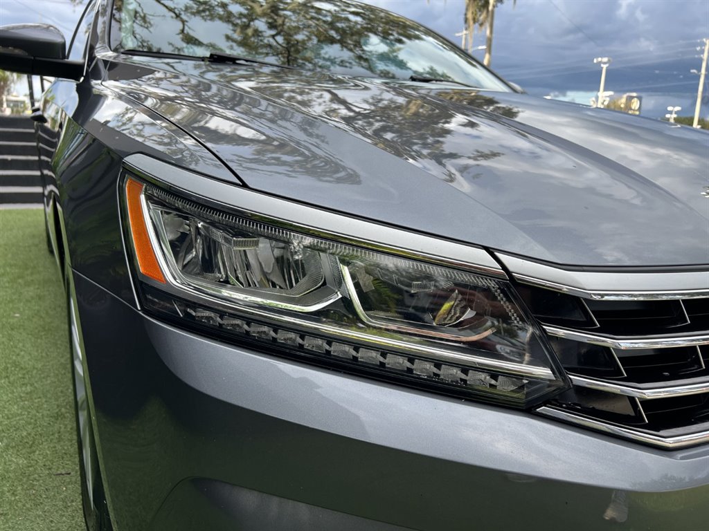 2017 Volkswagen Passat SE photo