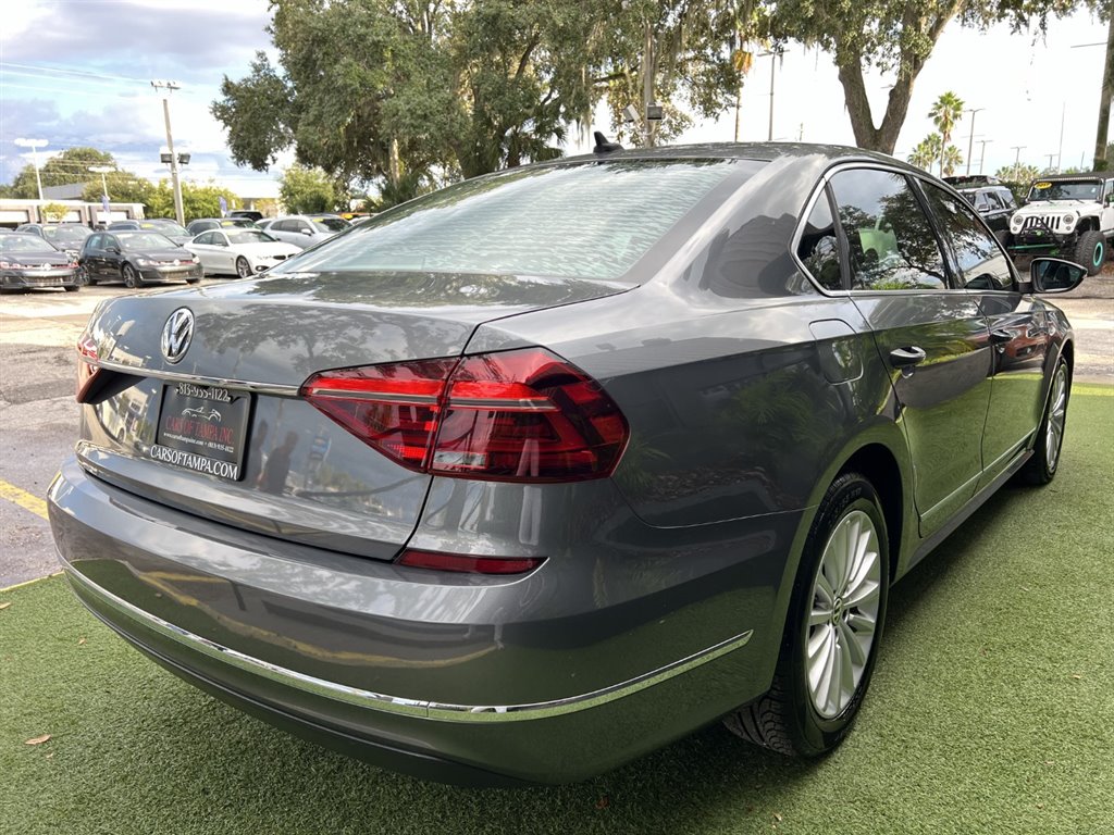 2017 Volkswagen Passat SE photo