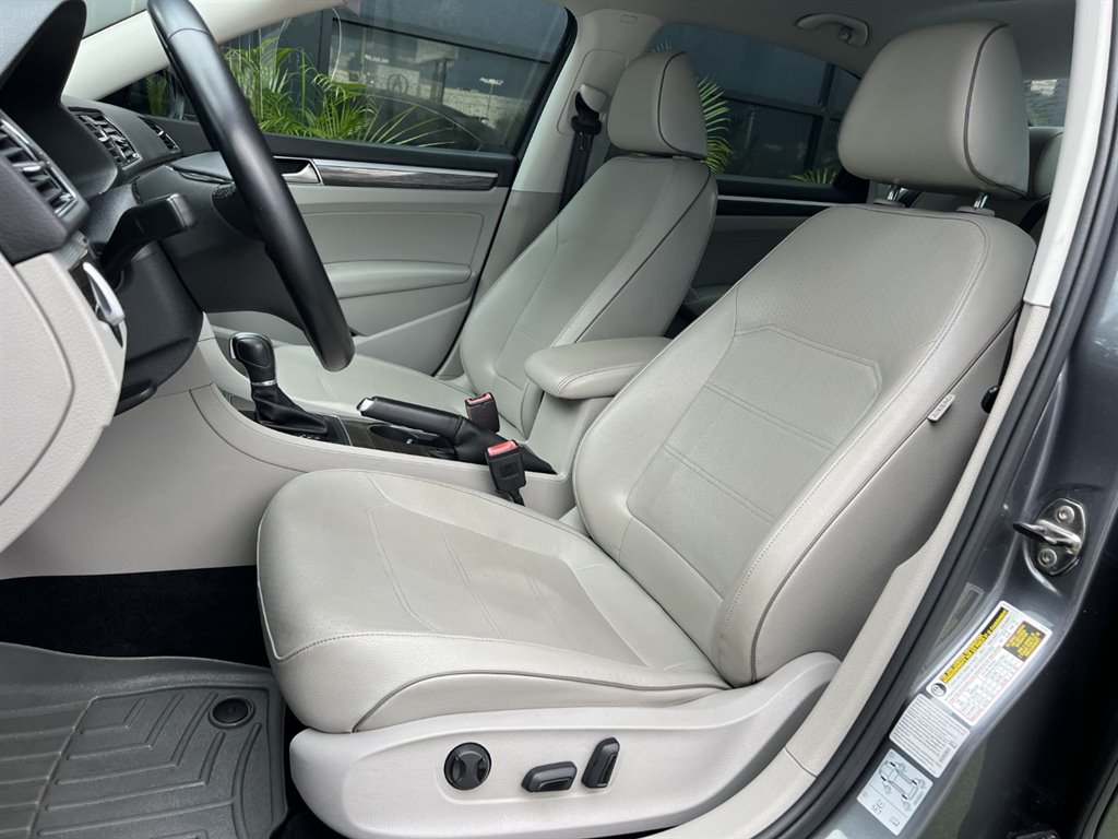 2017 Volkswagen Passat SE photo