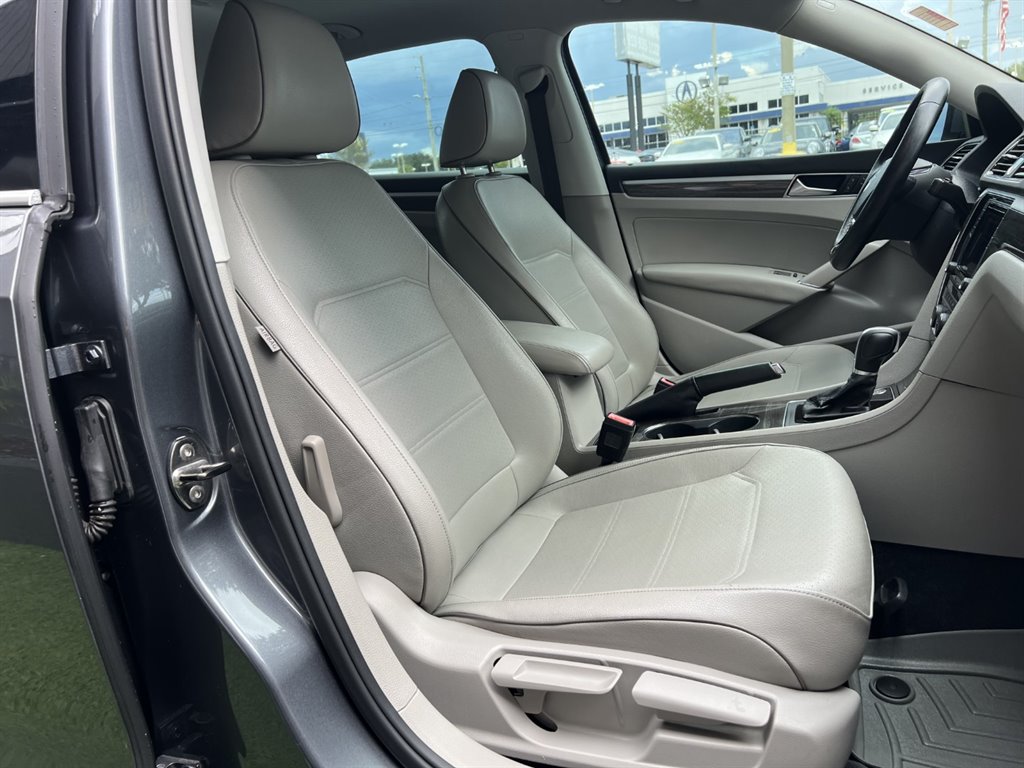 2017 Volkswagen Passat SE photo