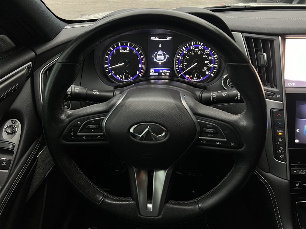 2018 Infiniti Q60 Luxe photo