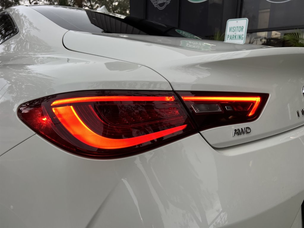 2018 Infiniti Q60 Luxe photo